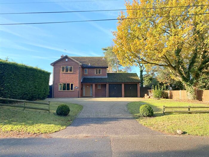 4 Bedroom Detached House For Sale In Priory Road, St. Olaves, NR31