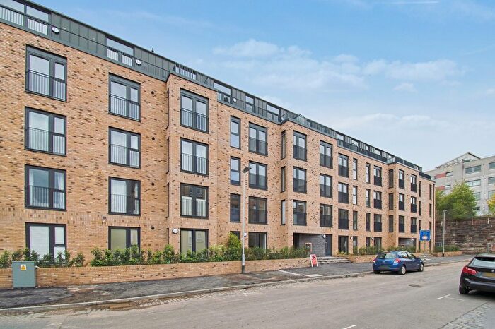 2 Bedroom Flat To Rent In Burgh Hall Street, Glasgow, Glasgow City, G11