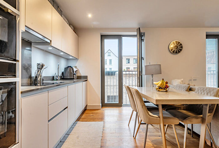 1 Bedroom Apartment For Sale In French Yard, Bristol, BS1
