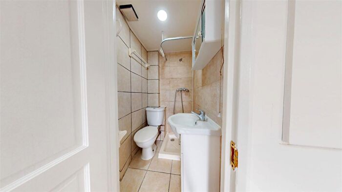 1 Bedroom Flat To Rent In Heathfield Park, Willesden Green, London, NW2