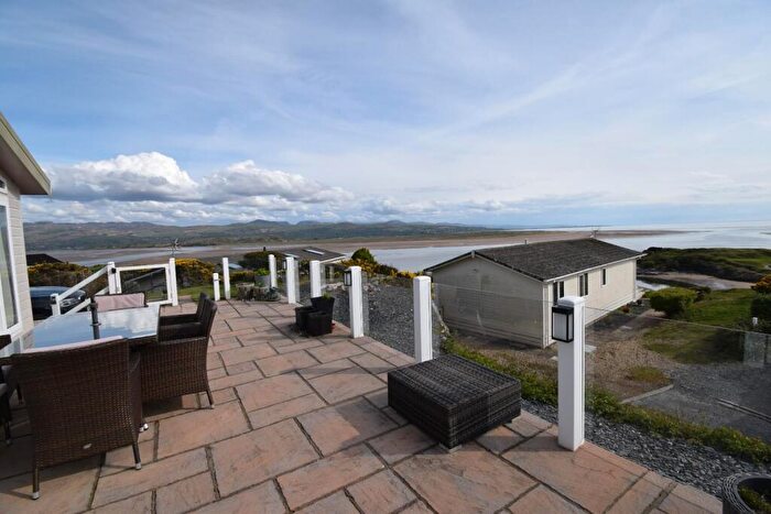 3 Bedroom Property For Sale In Garreg Wen, Morfa Bychan, Porthmadog, LL49