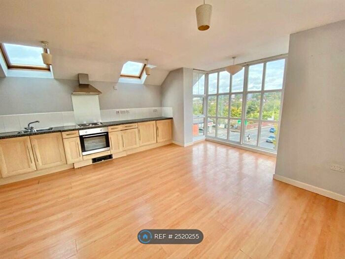 2 Bedroom Flat To Rent In Crown Street, Macclesfield, SK10