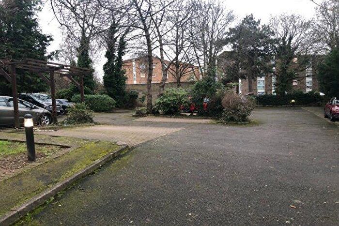 1 Bedroom Flat To Rent In Cedar Road, Sutton, SM2