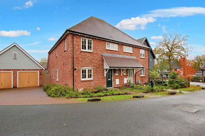 3 Bedroom Semi-Detached House For Sale In Hawthornden Grove, Yalding, ME18