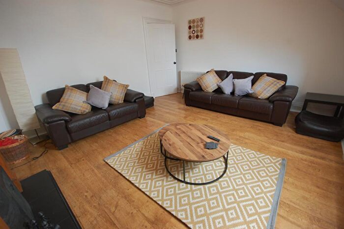 2 Bedroom Flat To Rent In Rosemount Place, Top Floor, Aberdeen, AB25