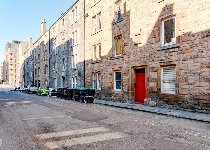2 Bedroom Flat For Sale In / Upper Grove Place, Fountainbridge, Edinburgh, EH3