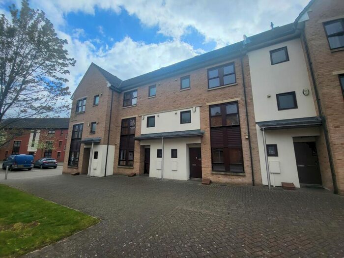 4 Bedroom Flat To Rent In The Approach, St. James, Northampton, NN5