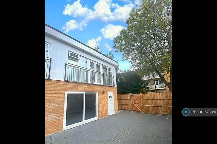 1 Bedroom Terraced House To Rent In Rear Of - Bromley Road, Catford, SE6