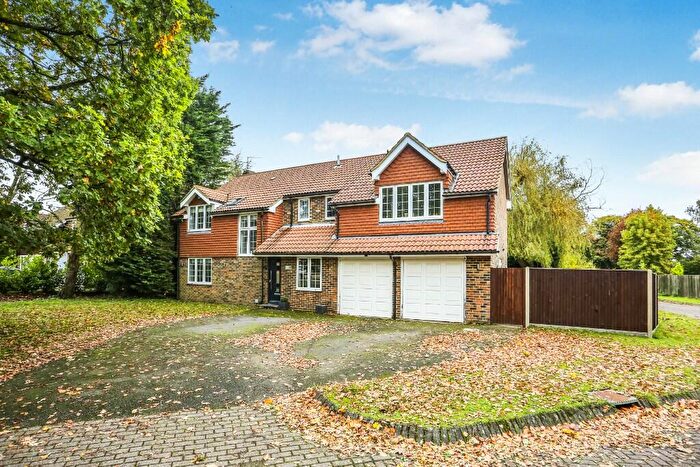5 Bedroom Detached House To Rent In Barn Close, Banstead, SM7