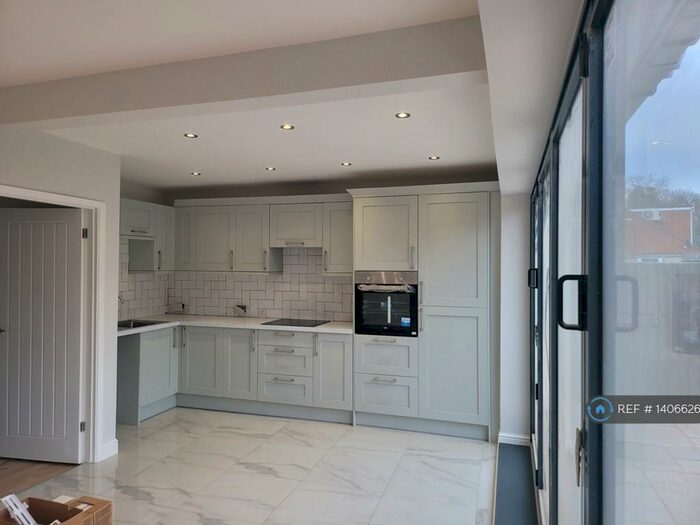 3 Bedroom Bungalow To Rent In Woodland Avenue, Northampton, NN6