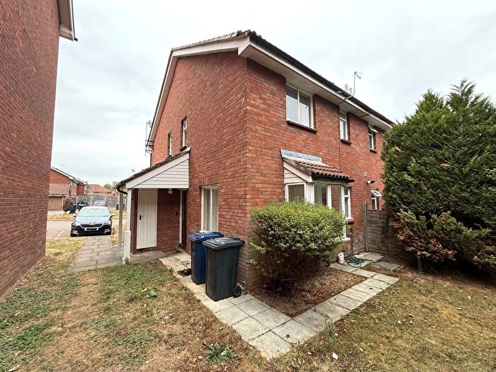 1 Bedroom End Of Terrace House For Sale In Vicarage Close, Northolt, UB5