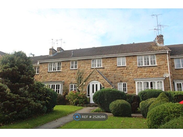 2 Bedroom Flat To Rent In Thorner Lane, Scarcroft, LS14
