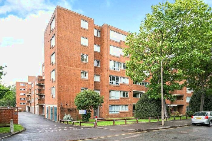 2 Bedroom Flat To Rent In Homefield Park, Sutton, Surrey, SM1