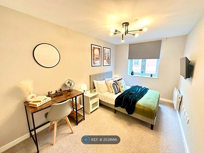 Studio To Rent In Town Centre, Swindon, SN1