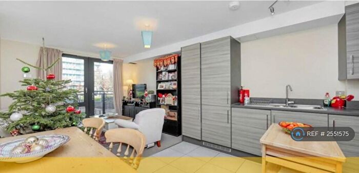 1 Bedroom Flat To Rent In Rosefield, London, N4