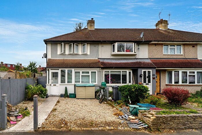 2 Bedroom End Of Terrace House For Sale In Swan Close, Feltham, TW13