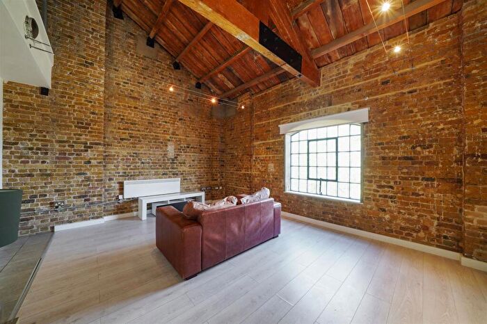 2 Bedroom Apartment To Rent In Warehouse W, Royal Victoria Dock, E16