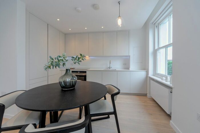 2 Bedroom Flat To Rent In St Stephens Gardens, Notting Hill, W2