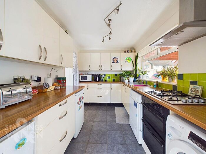3 Bedroom Semi-Detached Bungalow For Sale In Ash Close, Wymondham, NR18