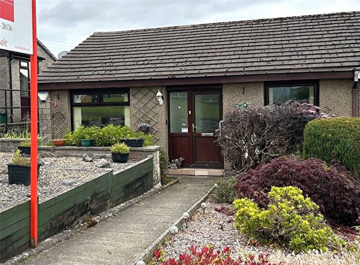 2 Bedroom Bungalow For Sale In Knowles Crescent, Buxton, Derbyshire, SK17