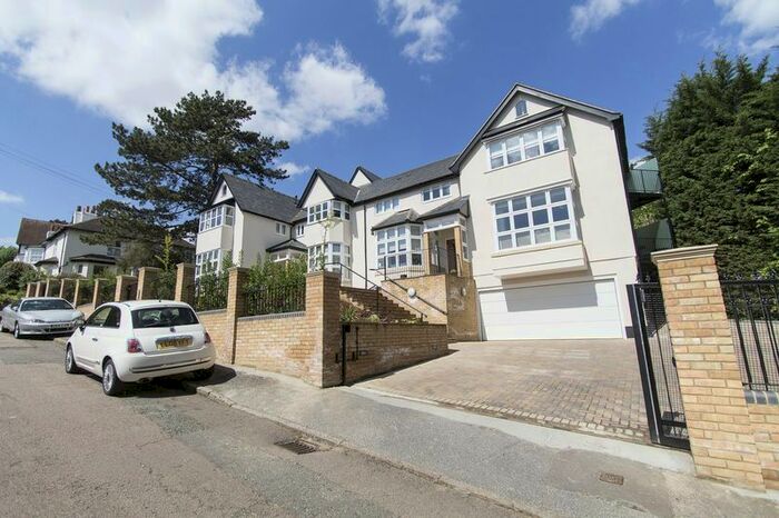 2 Bedroom Flat To Rent In Albion Hill, Loughton, IG10