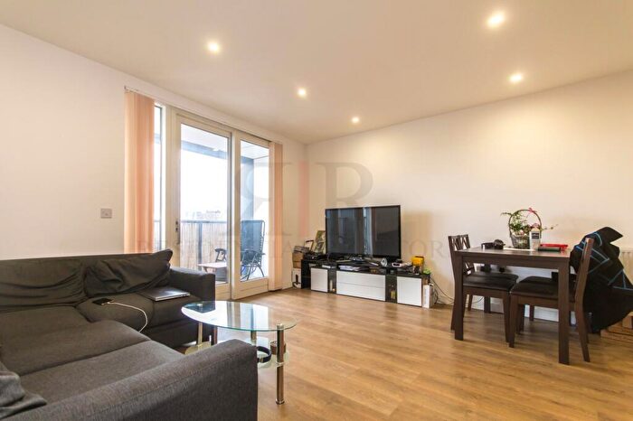 1 Bedroom Apartment To Rent In Cordelia Street, London, E14