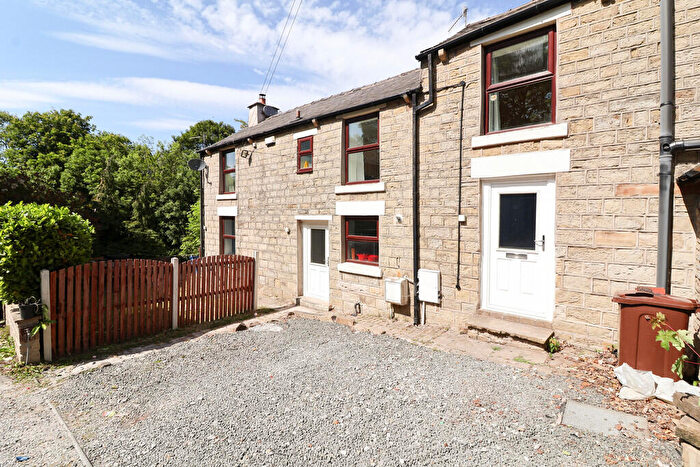 3 Bedroom Semi-Detached House For Sale In Victoria Street, Glossop, SK13