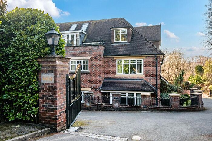 2 Bedroom Flat For Sale In Grayswood Road, Haslemere, GU27