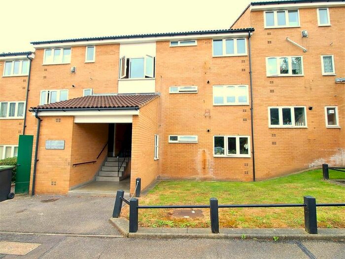 1 Bedroom Flat To Rent In Hillside Road, Shortlands, Bromley, BR2