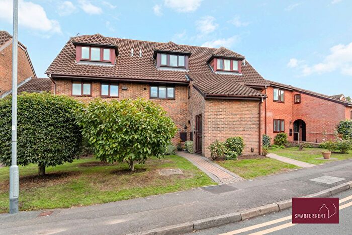 2 Bedroom Maisonette To Rent In Wiltshire Drive, Wokingham, RG40