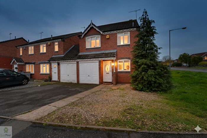 3 Bedroom Link Detached House For Sale In Carson Way, Stafford, ST16