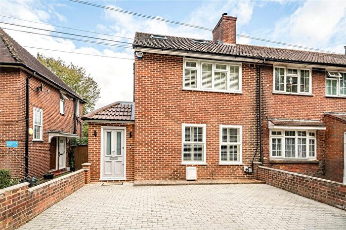 4 Bedroom Semi-Detached House For Sale In Castlecombe Road, London, SE9