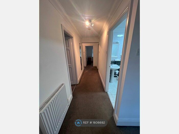 3 Bedroom Flat To Rent In Burton House, Manchester, M20