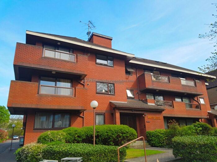 3 Bedroom Apartment To Rent In Vicarage Court, Holden Road, North Finchley, N12