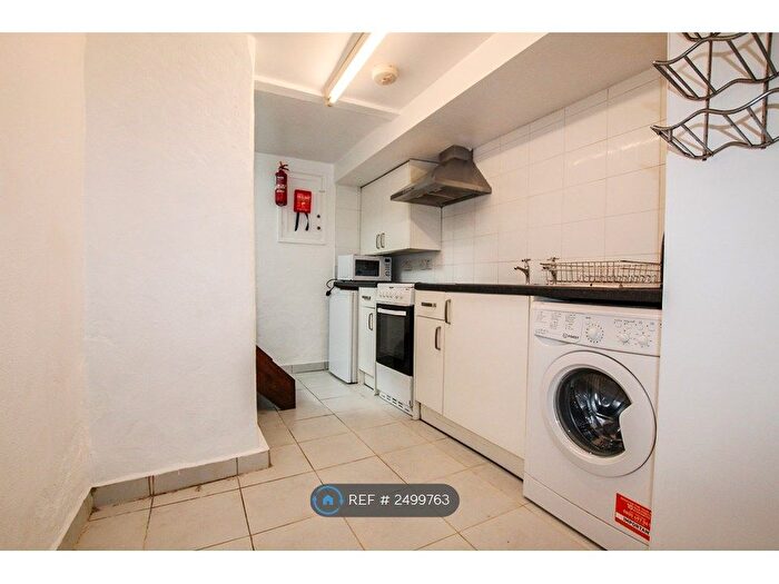 1 Bedroom Flat To Rent In Kimberley Park Road, Falmouth, TR11