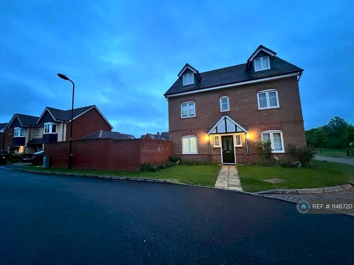 5 Bedroom Detached House To Rent In Boxall Way, Slough, SL3