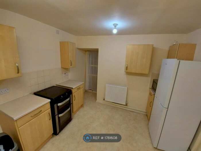 2 Bedroom Maisonette To Rent In Nottingham Cliff, Sheffield, S3