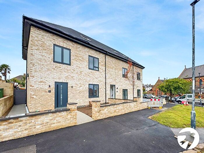 4 Bedroom End Of Terrace House To Rent In Thornhill Avenue, London, SE18