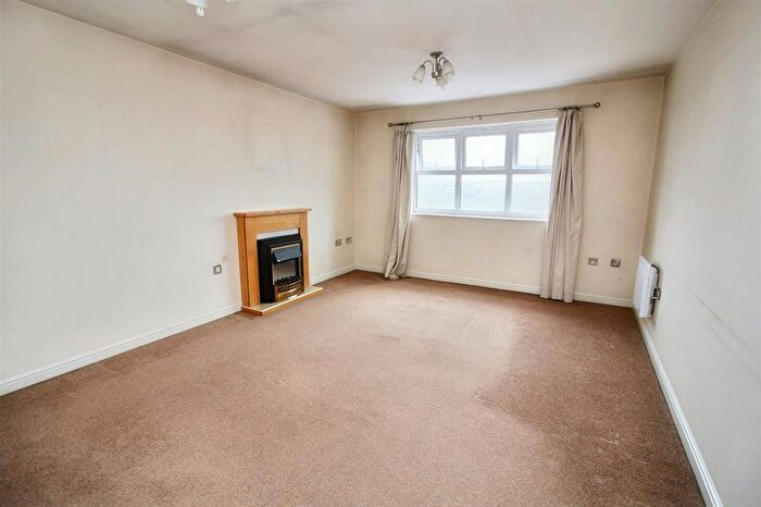 2 Bedroom Flat For Sale In Crowe Road, Bedford, MK40