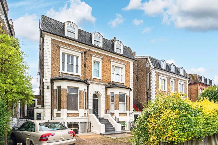 3 Bedroom Flat To Rent In Mount Ephraim Road, Streatham Hill, London, SW16