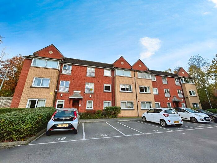 3 Bedroom Flat To Rent In Whiteoak Road, Manchester, Greater Manchester, M14