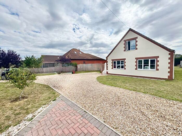 4 Bedroom Detached House For Sale In Warren Road, Saltfleet, Louth, LN11