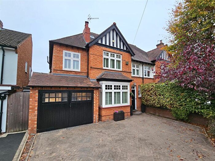 4 Bedroom Semi-Detached House For Sale In Danford Lane, Solihull, B91