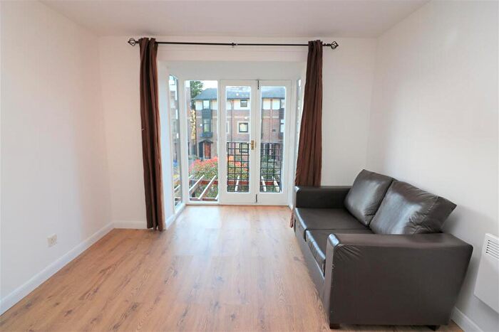 1 Bedroom Apartment To Rent In Barnfield Place, Isle Of Dogs, E14