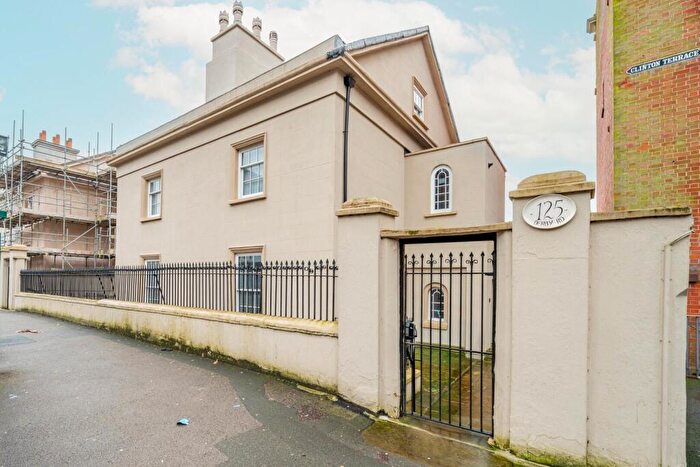 2 Bedroom Apartment For Sale In Derby Road, The Park, NG7