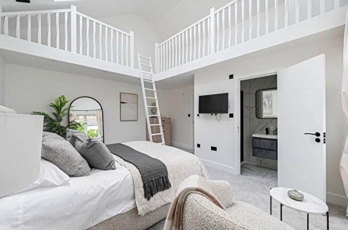 2 Bedroom Property For Sale In Kelso Place, London, W8