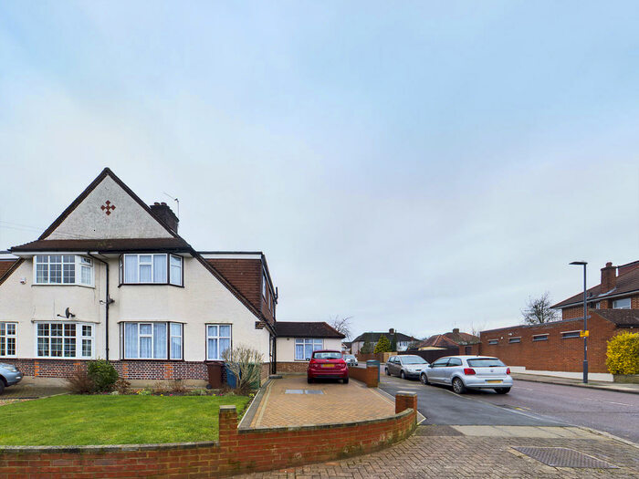 1 Bedroom Ground Flat To Rent In One Bedroom Annexe On Cannon Lane, HA5