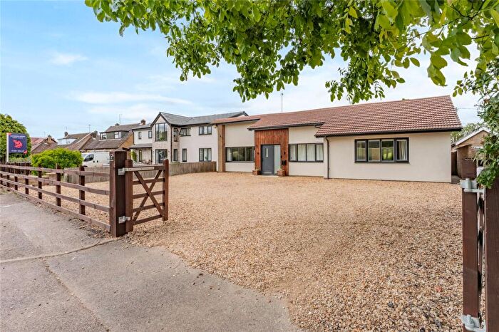 3 Bedroom Bungalow For Sale In Oundle Road, Chesterton, Peterborough, Cambridgeshire, PE7