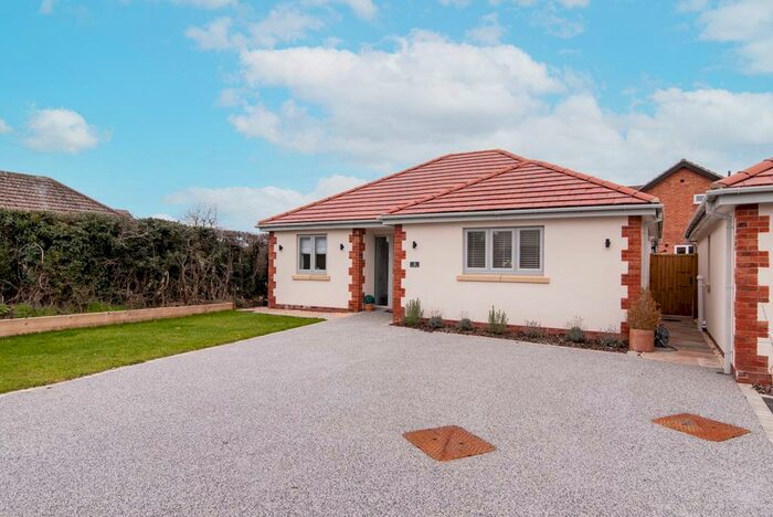 2 Bedroom Detached Bungalow For Sale In Dover Beck Close, Lowdham, Nottingham, NG14