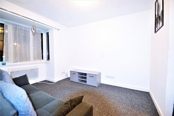 1 Bedroom Apartment To Rent In Limpsfield Avenue, Thornton Heath, Surrey, CR7